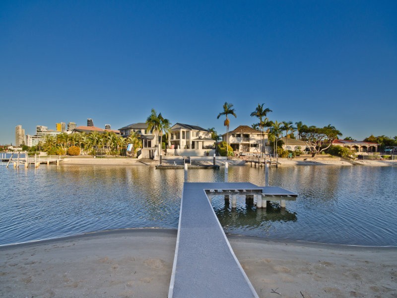 30 Andrea Avenue, Broadbeach Waters QLD 4218