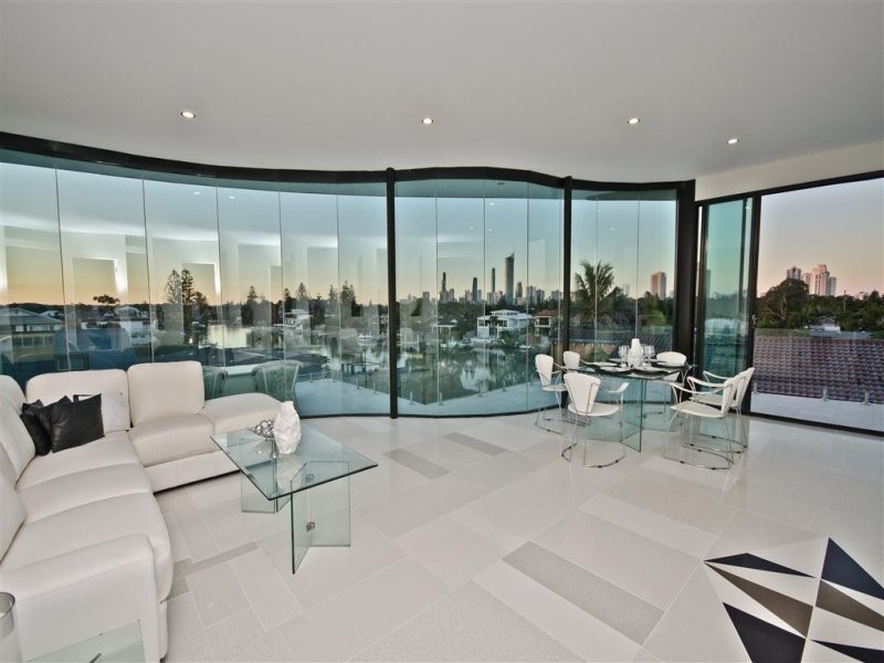 30 Andrea Avenue, Broadbeach Waters QLD 4218