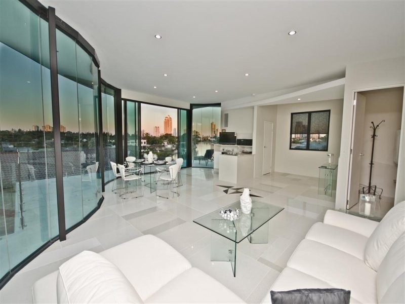 30 Andrea Avenue, Broadbeach Waters QLD 4218