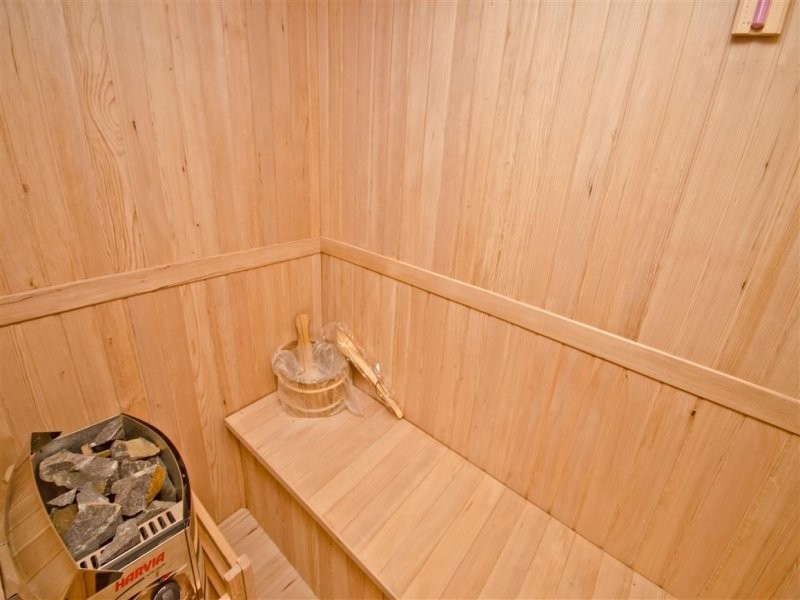 30 Andrea Avenue, Broadbeach Waters QLD 4218