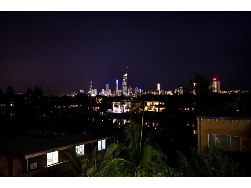 30 Andrea Avenue, Broadbeach Waters QLD 4218