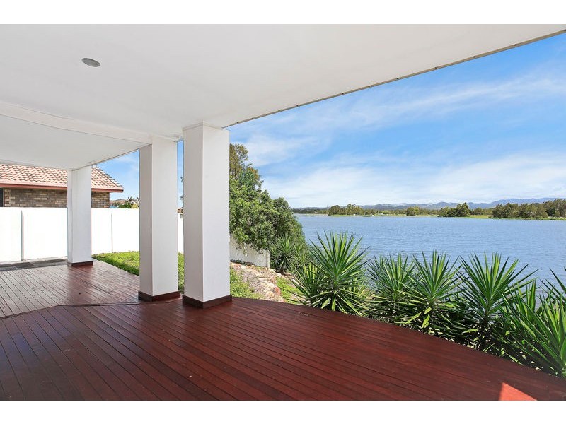 40 Santabelle Crescent, Clear Island Waters QLD 4226