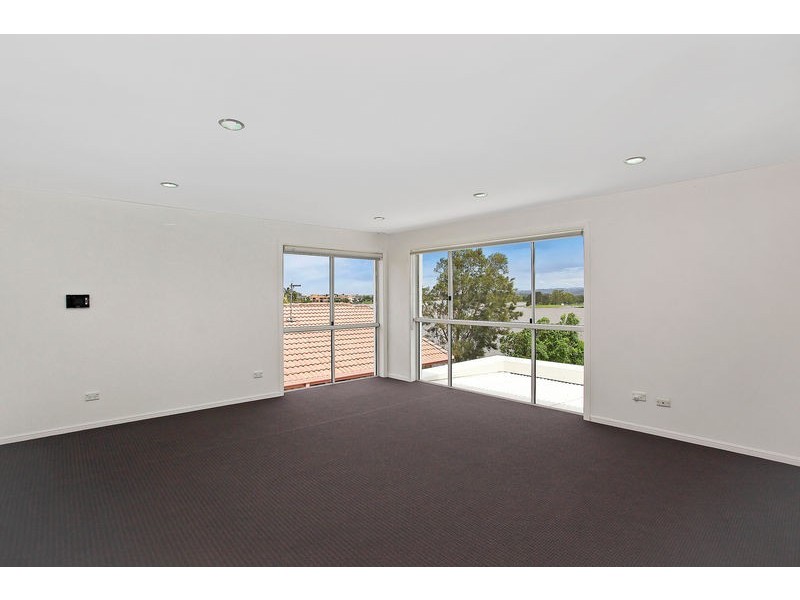 40 Santabelle Crescent, Clear Island Waters QLD 4226