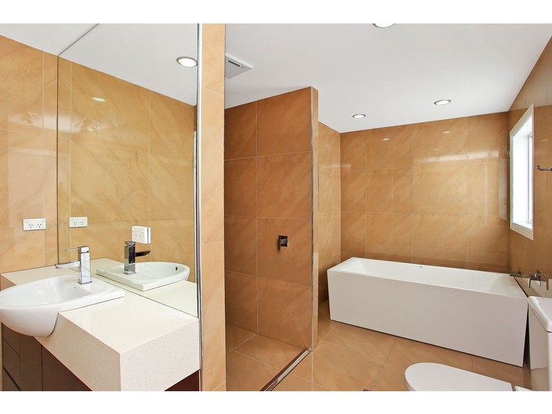 40 Santabelle Crescent, Clear Island Waters QLD 4226