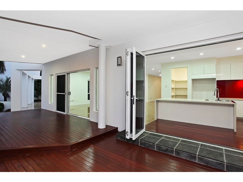 40 Santabelle Crescent, Clear Island Waters QLD 4226