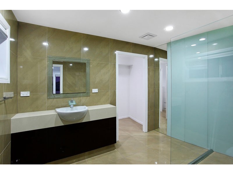 40 Santabelle Crescent, Clear Island Waters QLD 4226