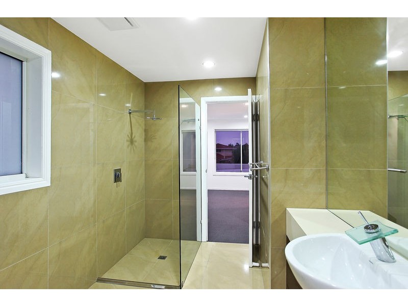 40 Santabelle Crescent, Clear Island Waters QLD 4226