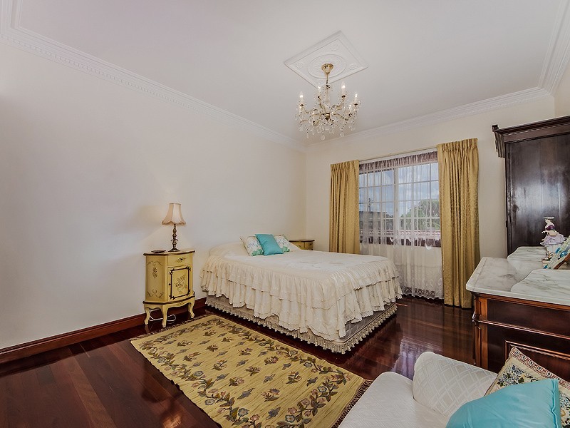 140 Campbell Street, Sorrento QLD 4217