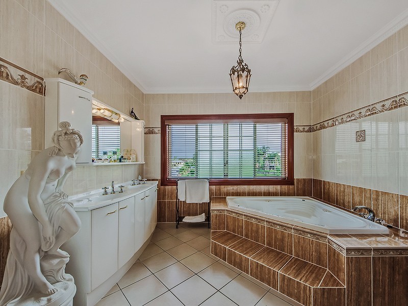 140 Campbell Street, Sorrento QLD 4217