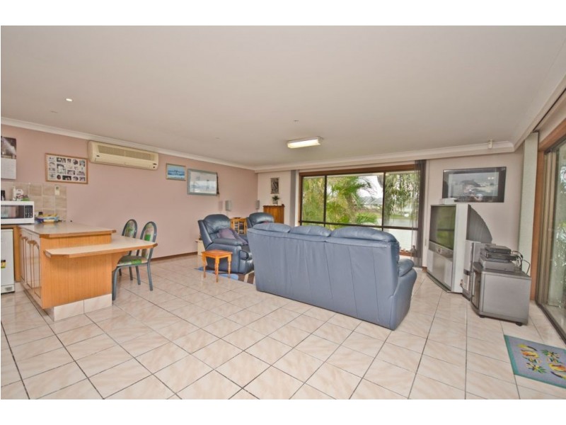 Broadbeach Waters QLD 4218