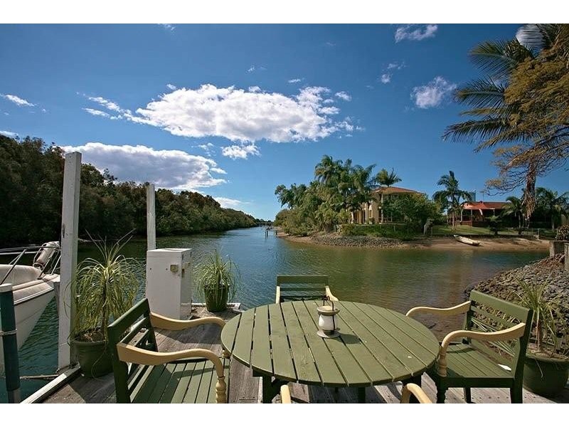 15 Ensenada Court, Broadbeach Waters QLD 4218
