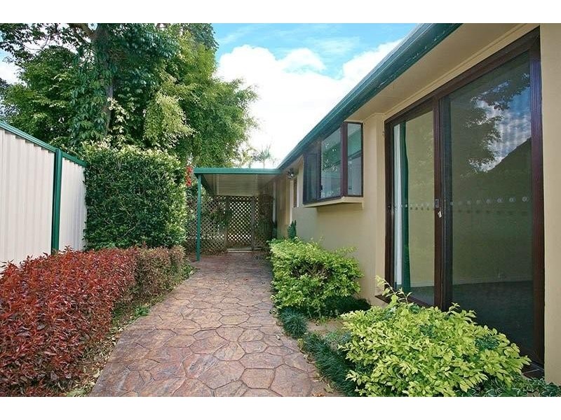 15 Ensenada Court, Broadbeach Waters QLD 4218