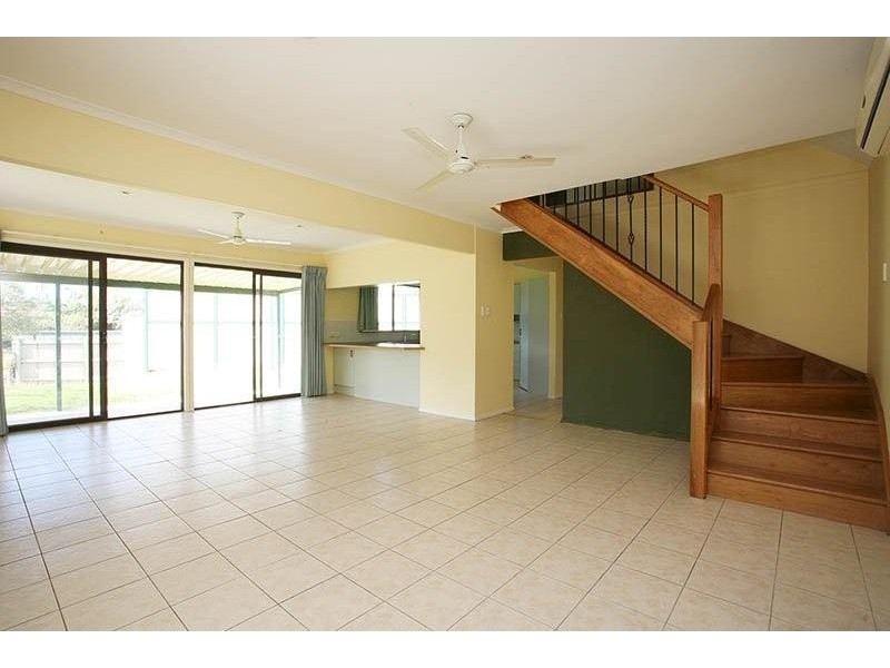 15 Ensenada Court, Broadbeach Waters QLD 4218