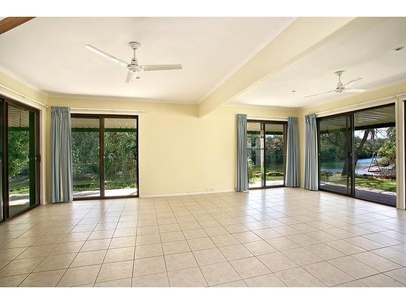 15 Ensenada Court, Broadbeach Waters QLD 4218