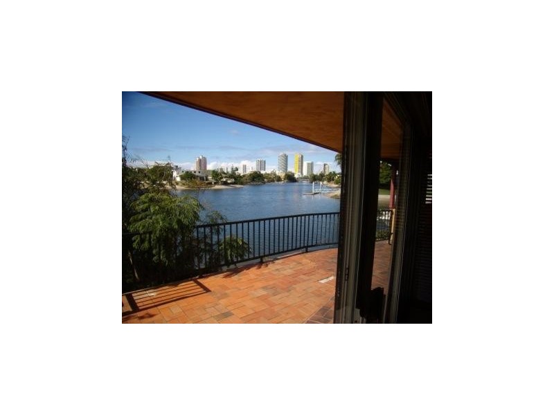 60 Clear Island Road, Broadbeach Waters QLD 4218