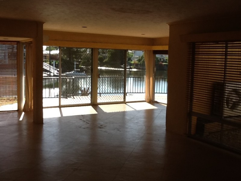 60 Clear Island Road, Broadbeach Waters QLD 4218