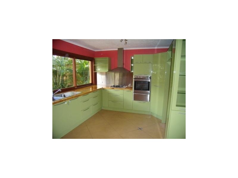 60 Clear Island Road, Broadbeach Waters QLD 4218