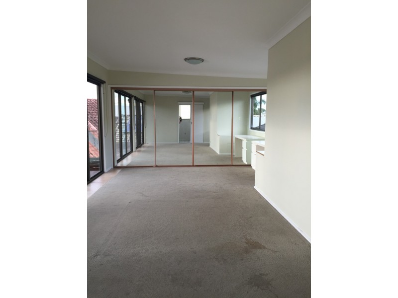 1 Alma Street, Broadbeach Waters QLD 4218