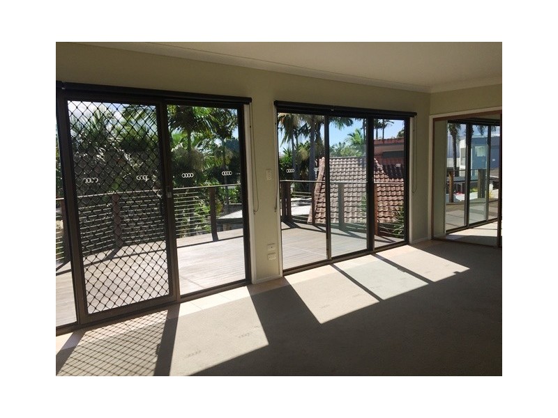 1 Alma Street, Broadbeach Waters QLD 4218