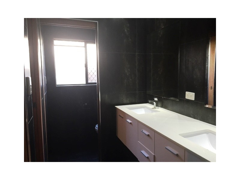 1 Alma Street, Broadbeach Waters QLD 4218