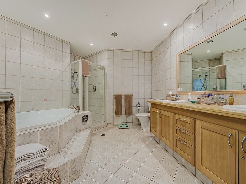 3 ‘Oceana on Broadbeach’100 Old Burleigh Road, Broadbeach QLD 4218