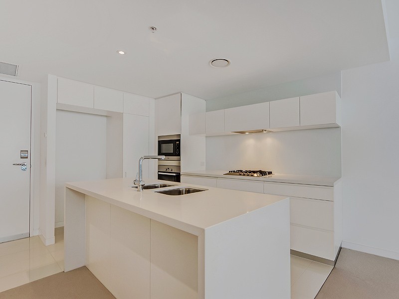 2-2003 ‘The Oracle’4 Charles Avenue, Broadbeach QLD 4218