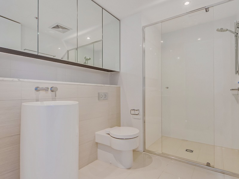 2-2003 ‘The Oracle’4 Charles Avenue, Broadbeach QLD 4218
