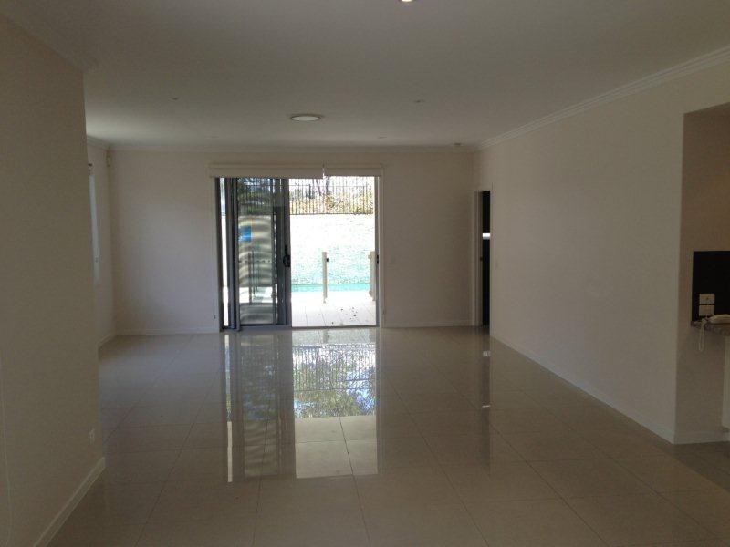 8001A Vista Drive, Benowa QLD 4217