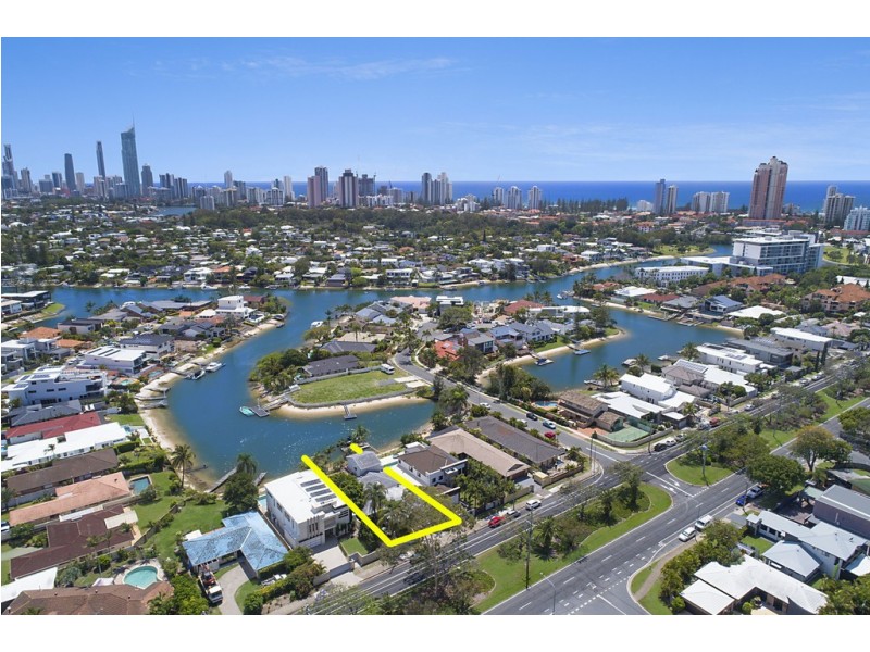 67 T E Peters Drive, Broadbeach Waters QLD 4218