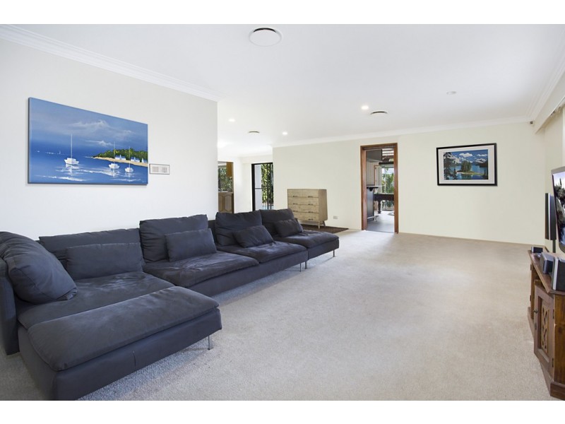 67 T E Peters Drive, Broadbeach Waters QLD 4218