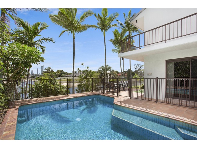 67 T E Peters Drive, Broadbeach Waters QLD 4218
