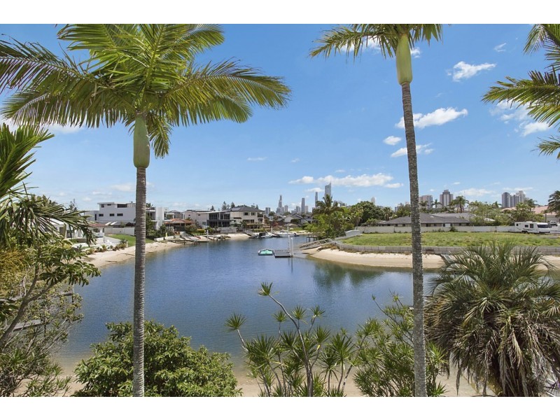 67 T E Peters Drive, Broadbeach Waters QLD 4218