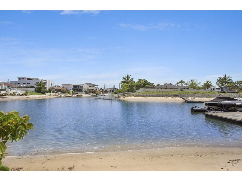 67 T E Peters Drive, Broadbeach Waters QLD 4218