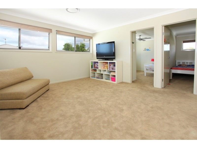 74 Observatory Drive, Reedy Creek QLD 4227