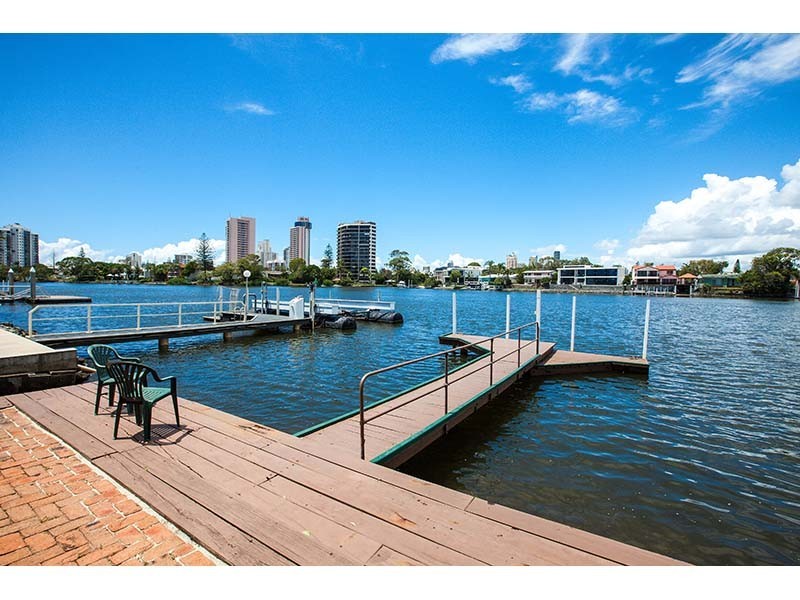 88 Amalfi Drive, Isle Of Capri QLD 4217
