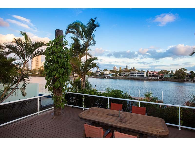88 Amalfi Drive, Isle Of Capri QLD 4217
