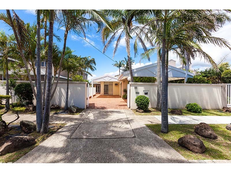 88 Amalfi Drive, Isle Of Capri QLD 4217