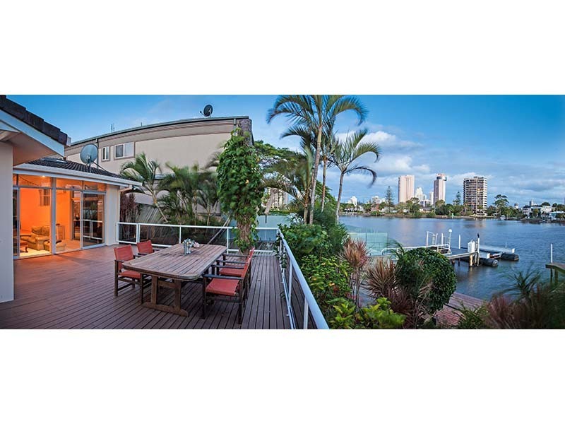88 Amalfi Drive, Isle Of Capri QLD 4217