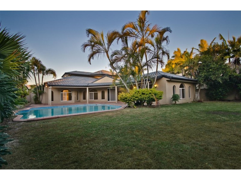 9 Cheval Ct, Benowa Waters QLD 4217