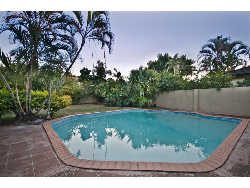 9 Cheval Ct, Benowa Waters QLD 4217