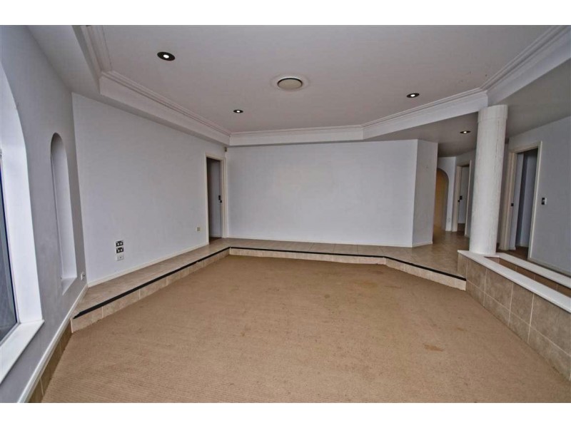 9 Cheval Ct, Benowa Waters QLD 4217