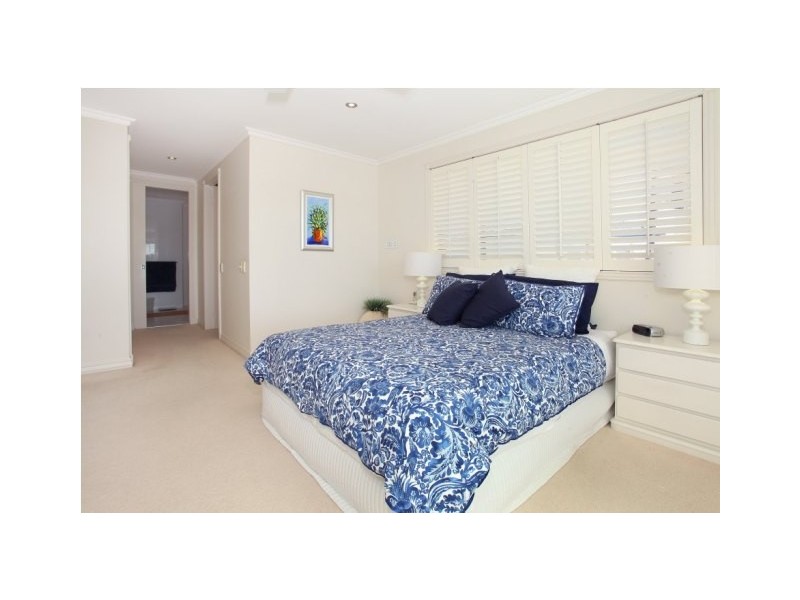 21 Clear Water Bay Avenue, Clear Island Waters QLD 4226