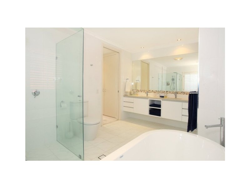 21 Clear Water Bay Avenue, Clear Island Waters QLD 4226