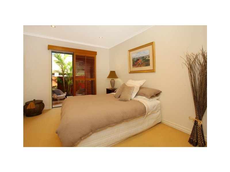 21 Clear Water Bay Avenue, Clear Island Waters QLD 4226