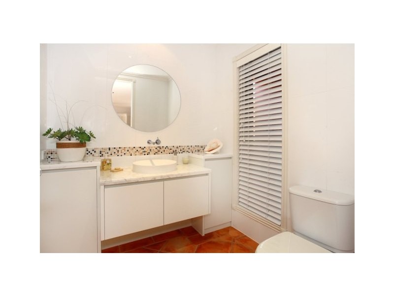 21 Clear Water Bay Avenue, Clear Island Waters QLD 4226