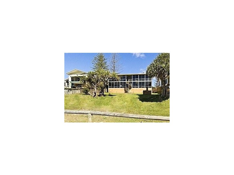 3/2a Twenty First Avenue, Palm Beach QLD 4221