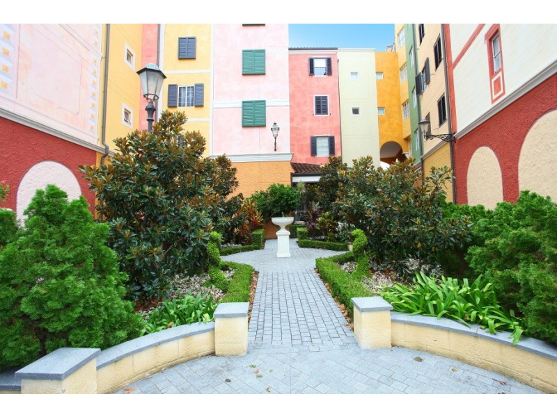 74 ‘Porto Bellago’ 3030 The Boulevard, Carrara QLD 4211