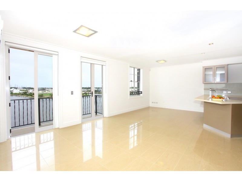 74 ‘Porto Bellago’ 3030 The Boulevard, Carrara QLD 4211