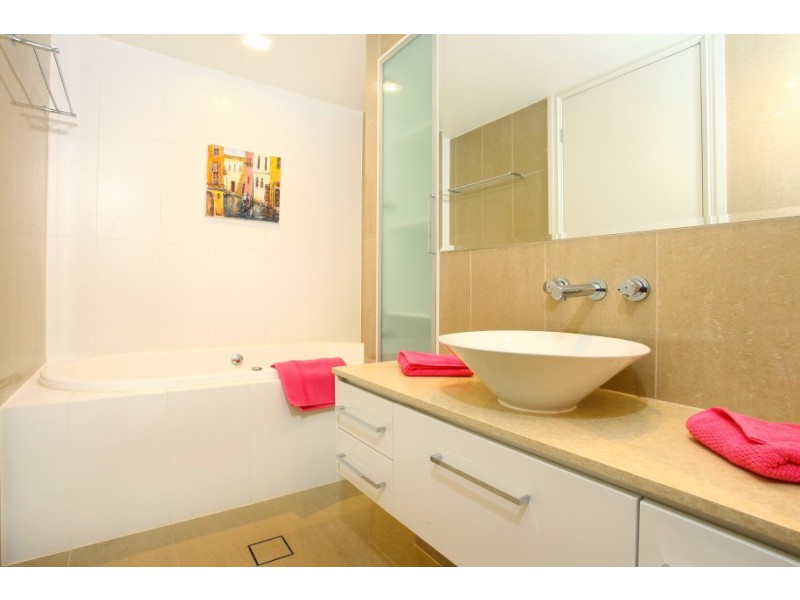 74 ‘Porto Bellago’ 3030 The Boulevard, Carrara QLD 4211