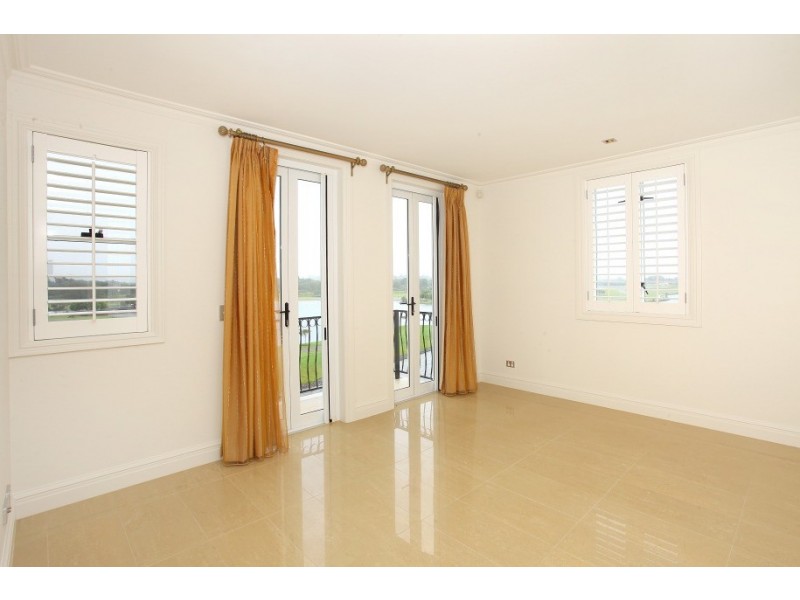 74 ‘Porto Bellago’ 3030 The Boulevard, Carrara QLD 4211